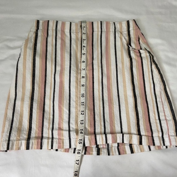 Ultra high right mini skirt size small - Picture 4 of 7